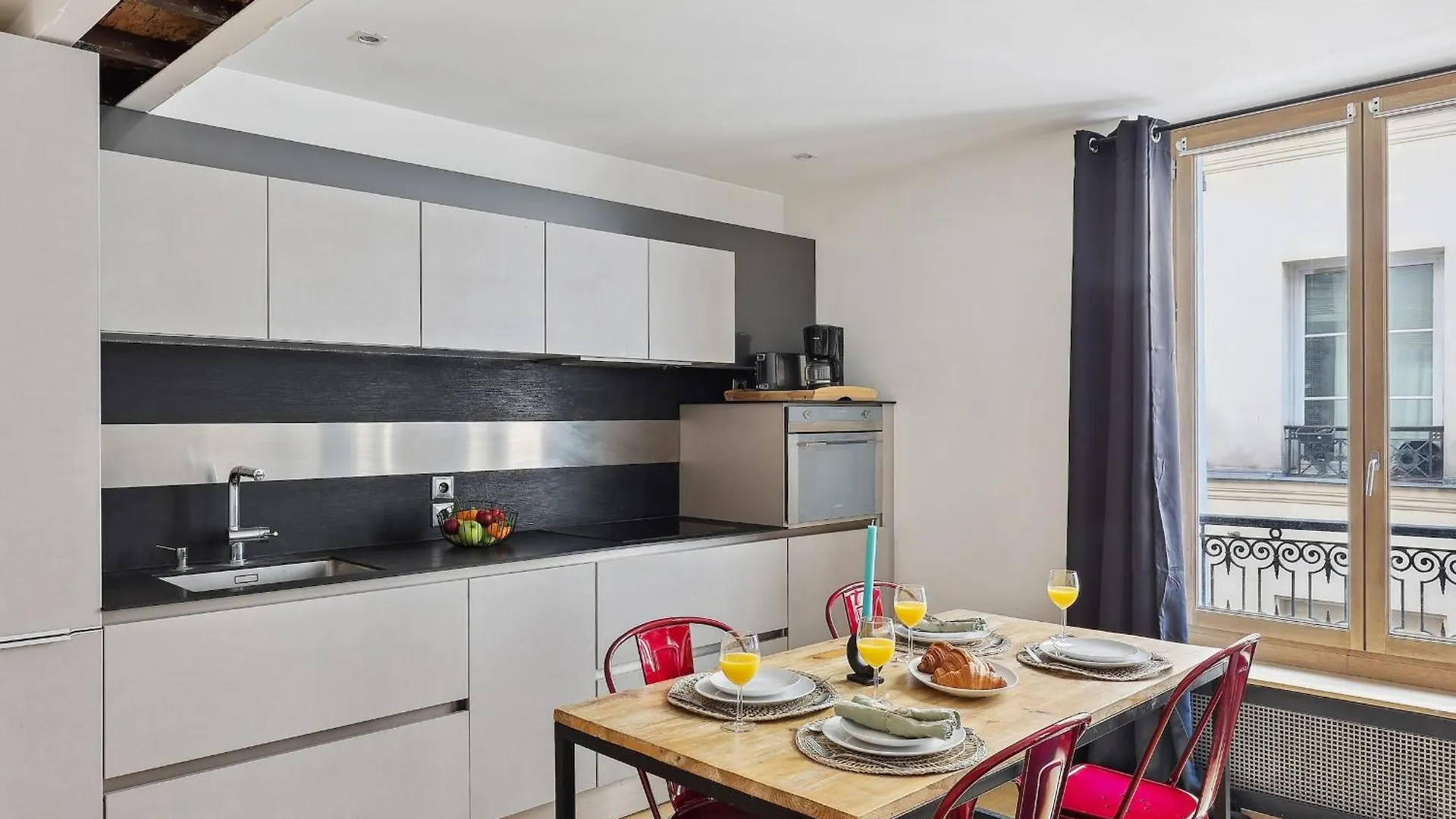 Saint Germain & Odeon - 1Br - Cityapartmentstay Parigi Francia